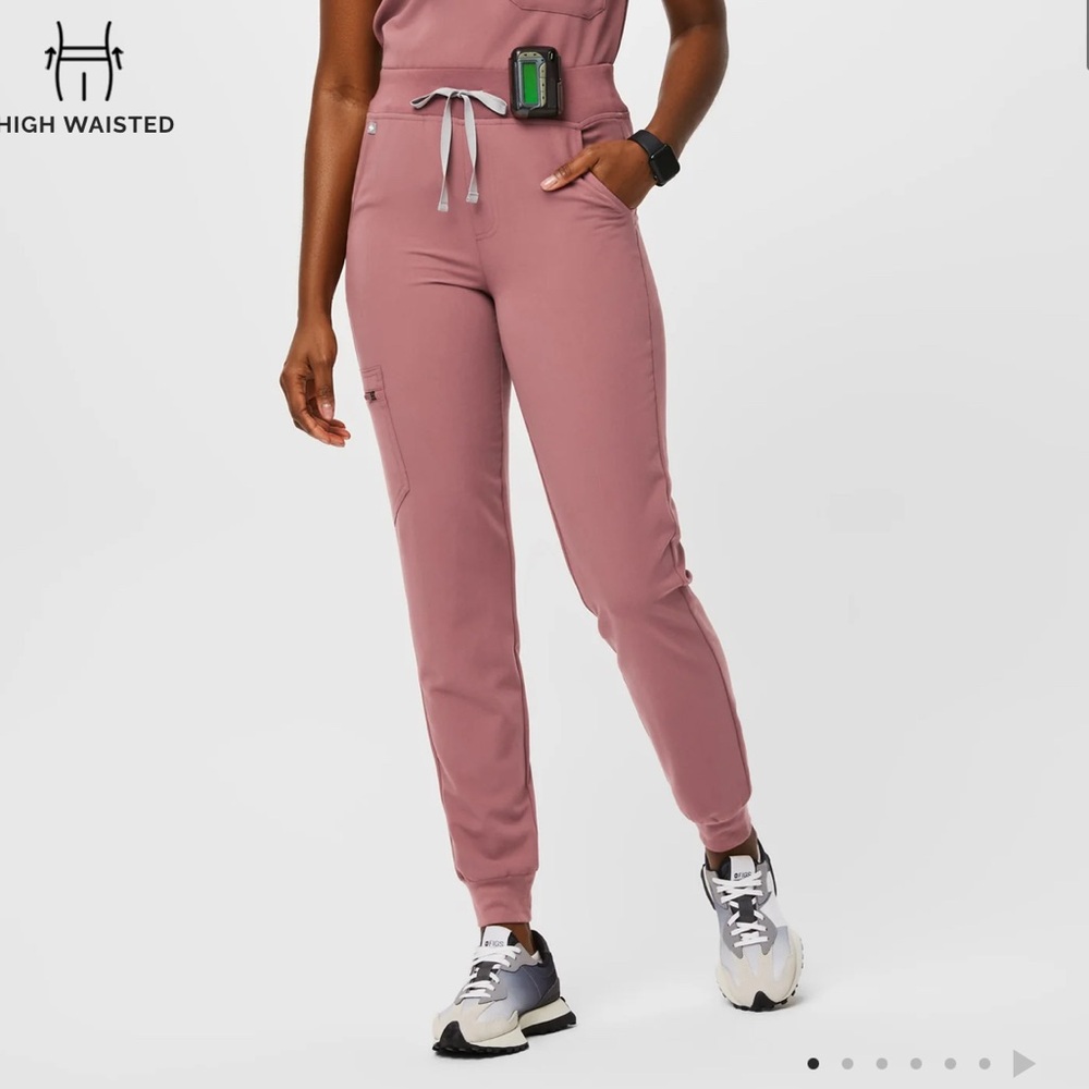 FIGS - High-Waisted Zamora Jogger Scrub Pants in Mauve
